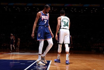 字母后撤步三分绝平篮网 篮网开始发力