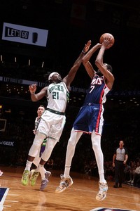 字母后撤步三分绝平篮网 篮网开始发力