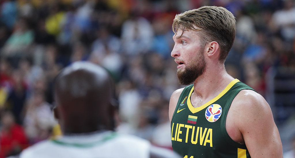 小萨：今年很多球星都想打欧锦赛 我和瓦兰如何搭配取决于对手