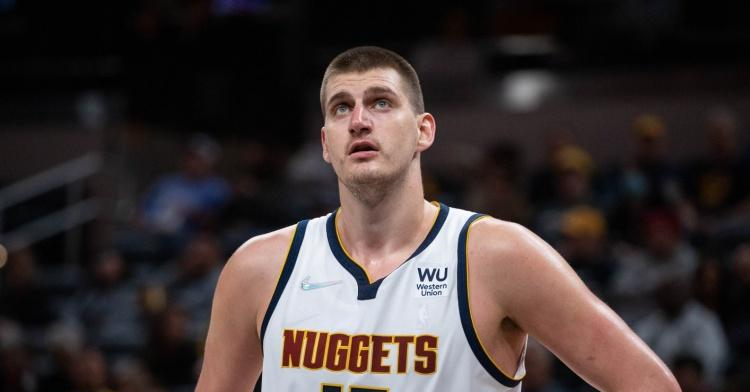 情绪不佳？约基奇被追问手腕伤势后冷淡回复：这可能是新潮流