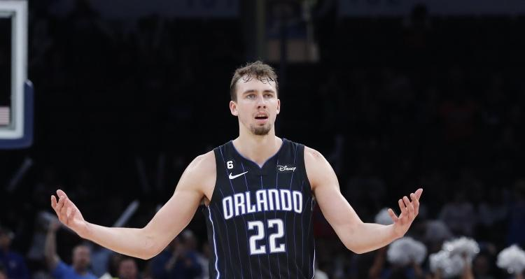 效率达人！小瓦格纳12投9中得到23分5板7助 三分4投3中